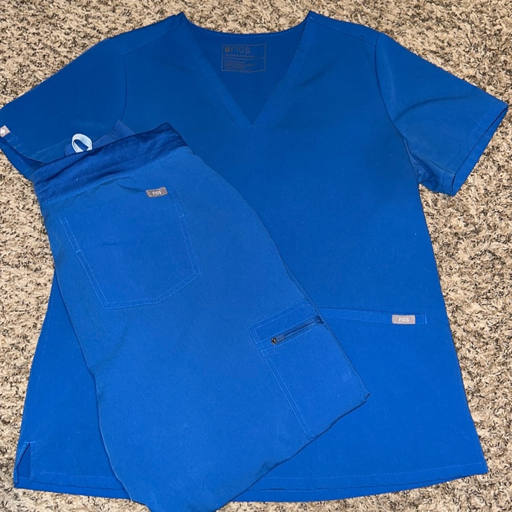 Figs Casma Three Pocket Scrub Top- Size L